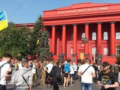 У Києві під час акції протесту проти Маршу рівності відбулась сутичка