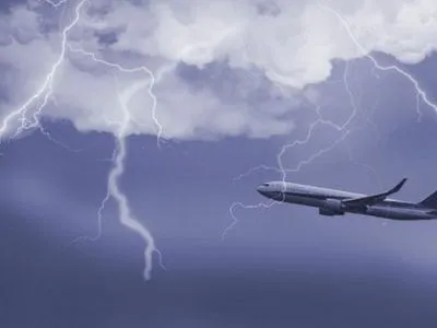 В турецкий самолет попала молния