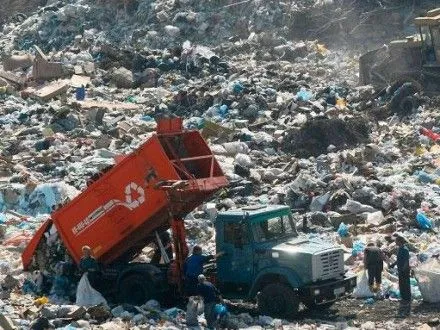 В.Гройсман: уряд готовий виділити 50 млн грн на сміттєвий полігон з переробкою для Львова