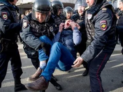 До затриманих 12 червня у Петербурзі в камери пускали газ - ЗМІ