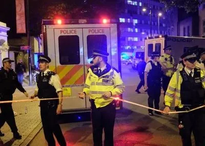 Прем'єр Британії і мер Лондона вбачають у нападі біля мечеті теракт