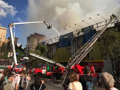 Масштабну пожежу на столичному Хрещатику ліквідували