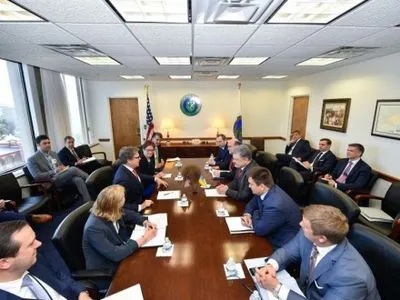 П.Порошенко обговорив з Р.Перрі можливість постачання зрідженого газу зі США
