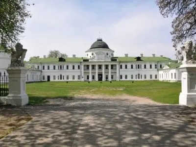 "Укравтодор" пообещал отремонтировать подъезды к дворцам в Качановке и Сокиринцах