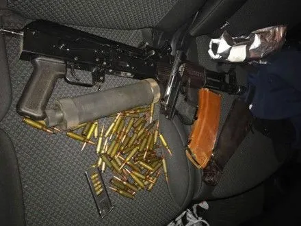 У Києві затримали злочинну групу за нелегальний продаж зброї з АТО