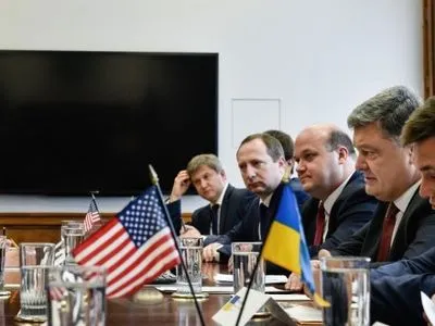 П.Порошенко рассказал мунистру торговли США о ходе реформ в Украине