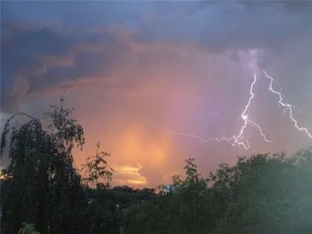 Штормовое предупреждение из-за резкого ухудшения погоды объявили на Закарпатье