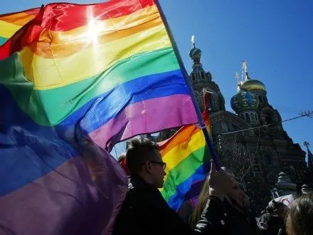 Влада РФ через ЛГБТ-фестивалі в Європі закликала росіян зробити щеплення