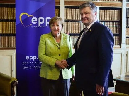 П.Порошенко розпочав зустріч з А.Меркель