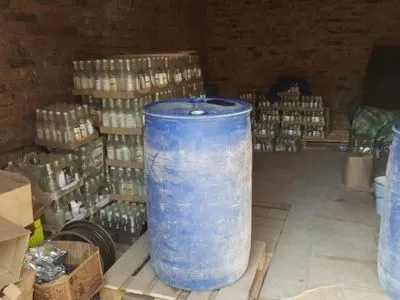 В Сумской области прикрыли подпольный цех по изготовлению фальсифицированных водочных изделий