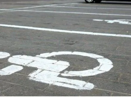 Рада ужесточила ответственность за парковку на местах для людей с инвалидностью