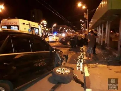 Иномарка в Харькове протаранила вход в метро