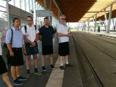 Водителям общественного транспорта во Франции разрешили носить шорты
