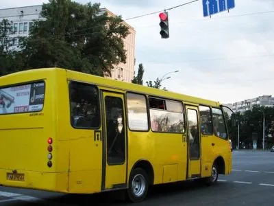 Мінінфраструктури запропонувало перевести таксистів і маршрутників на жовті номери