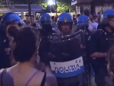 В Италии прошли протесты против введения ночных запретов на продажу алкоголя