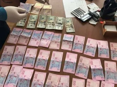 Полицейские в Херсонской обл задержали председателя сельсовета на взятке 20 тыс грн