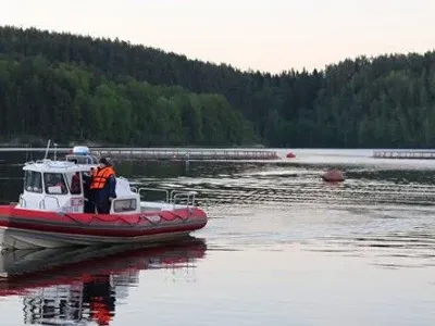 В России четвертый день ищут пропавших на озере подростков
