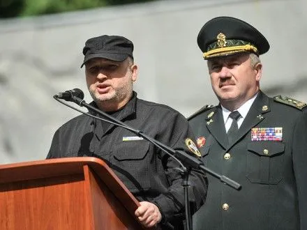 А.Турчинов посетил выпуск офицеров Национальной академии Национальной гвардии Украины