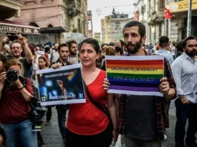 Поліція розігнала учасників забороненого в Стамбулі гей-параду