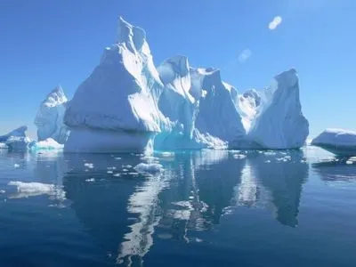 Від Антарктиди відколовся гігантський айсберг
