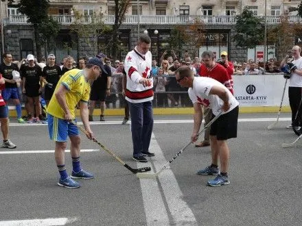 Хоккей, лобстеры и кленовый сироп: Киев отмечает 150-ю годовщину основания Канады