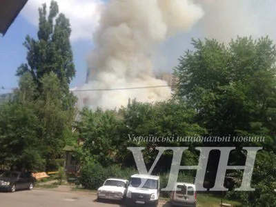 Масштабный пожар произошел в Киеве, очевидцы слышали хлопок