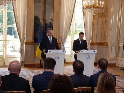 Україна і Франція підготують проекти рішень зустрічі "нормандського формату" – П.Порошенко
