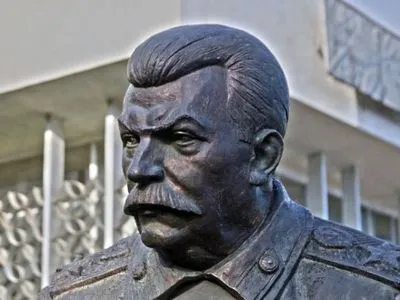 Россияне назвали самыми выдающимися людьми в истории И.Сталина и В.Путина - опрос
