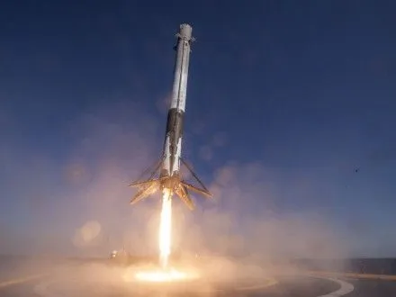 SpaceX успішно вивела на орбіту 10 супутників