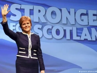 Лідер Шотландії відкладає плани референдуму про незалежність