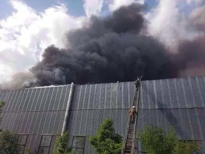 У Дніпрі загорівся дах металургічного заводу