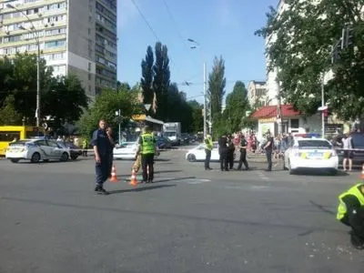 Погибший в результате взрыва авто в Киеве был военнослужащим - МВД (дополнено)