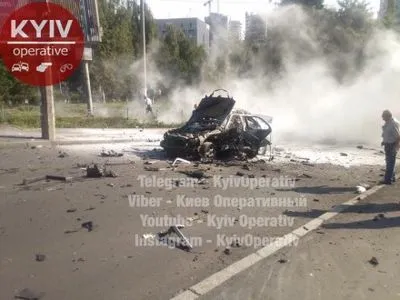 В Киеве на Соломенке взорвалось авто, пострадал мужчина