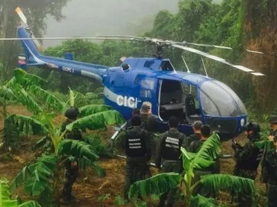 Власти Венесуэлы обнаружили вертолет, который использовали при нападении на Верховный суд