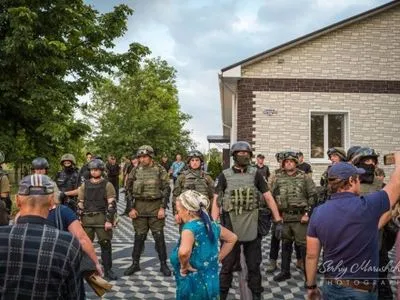 Столкновение между правоохранителями, селянами и бойцами "Донбасса" произошло на Кировоградщине