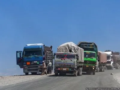 В Афганістані вантажівка підірвалась на міні, семеро осіб загинуло