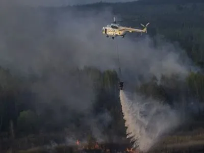Авиация сбросила 140 тонн воды для тушения пожара в зоне отчуждения