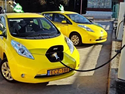 До 2019 року найбільші міста Туреччини переведуть таксі на електромобілі