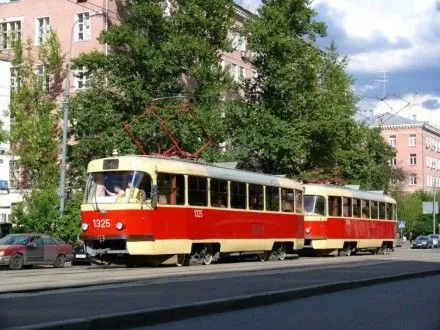 na-ploschi-tarasa-shevchenka-u-kiyevi-rekonstruyuyut-tramvaynu-liniyu