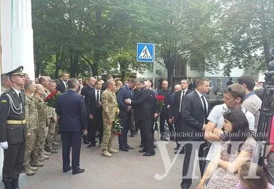 Президент прибыл на церемонию прощания с погибшим полковником М.Шаповалом