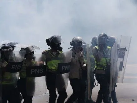 17 человек пострадали в столице Венесуэлы при разгоне акций протеста