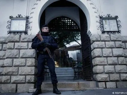 В результате стрельбы у мечети во Франции ранены 8 человек