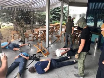 Группировку вымогателей задержали в кафе в Николаеве