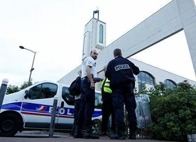 Прокуратура не розцінює стрілянину біля мечеті в Авіньйоні як теракт