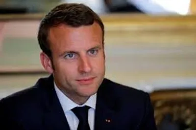 Е.Макрон планує скасувати надзвичайний стан у Франції