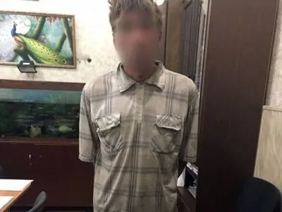 На Донеччині затримали підозрюваного у викраденні та розбещуванні 12-річної дівчинки