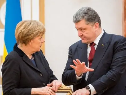 П.Порошенко и А.Меркель: необходимо продолжить контакты в нормандском формате