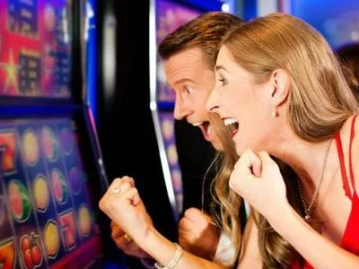Вчені розповіли, як чоловіки і жінки реагують на стрес від азарту