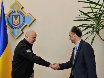 Турчинов и Х.Мингарелли обсудили сотрудничество в противостоянии кибератакам РФ