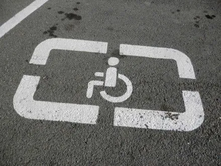 В Украине завтра вырастут штрафы за парковку на местах для инвалидов
